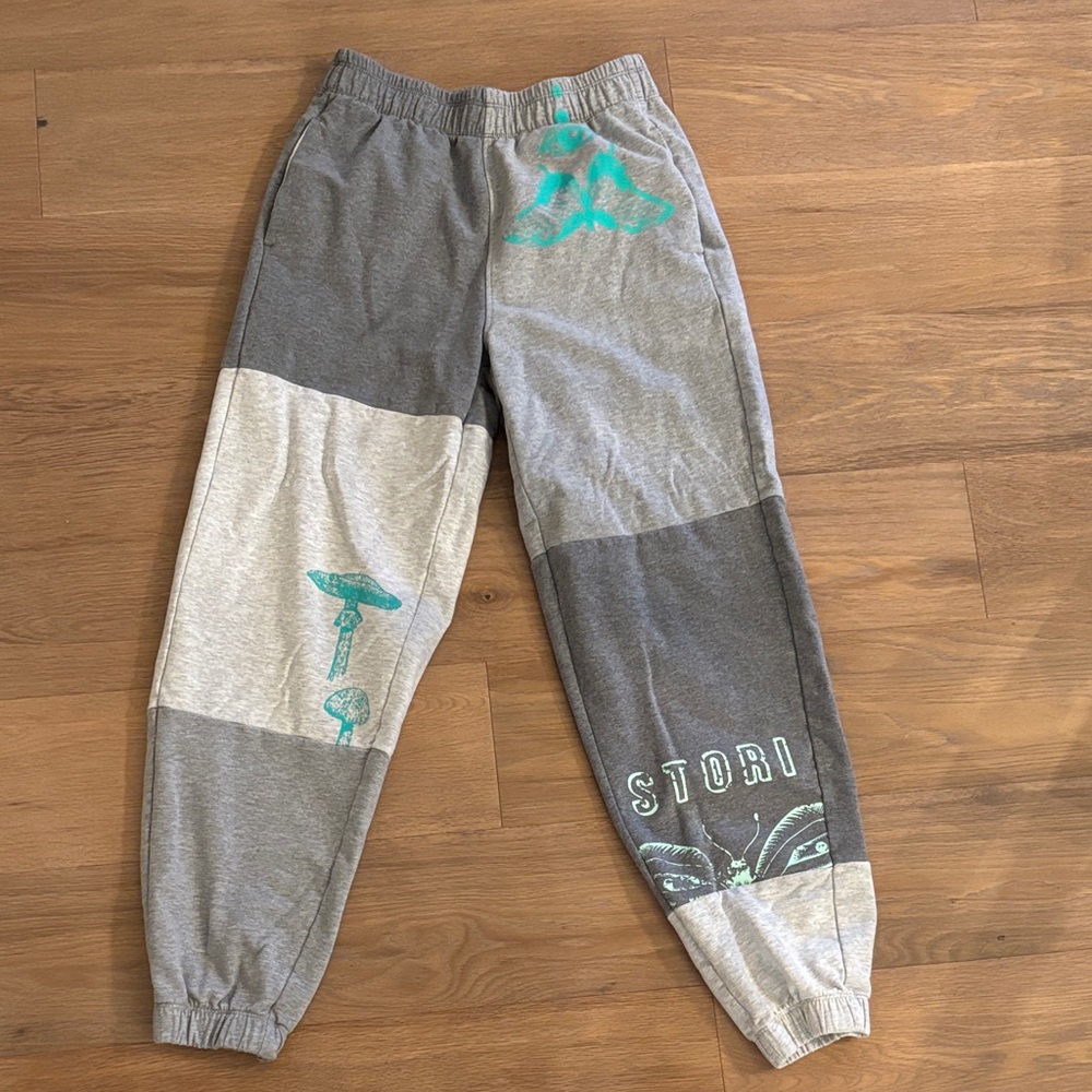 Stori joggers - gray and green with mushroom and butterfly detail